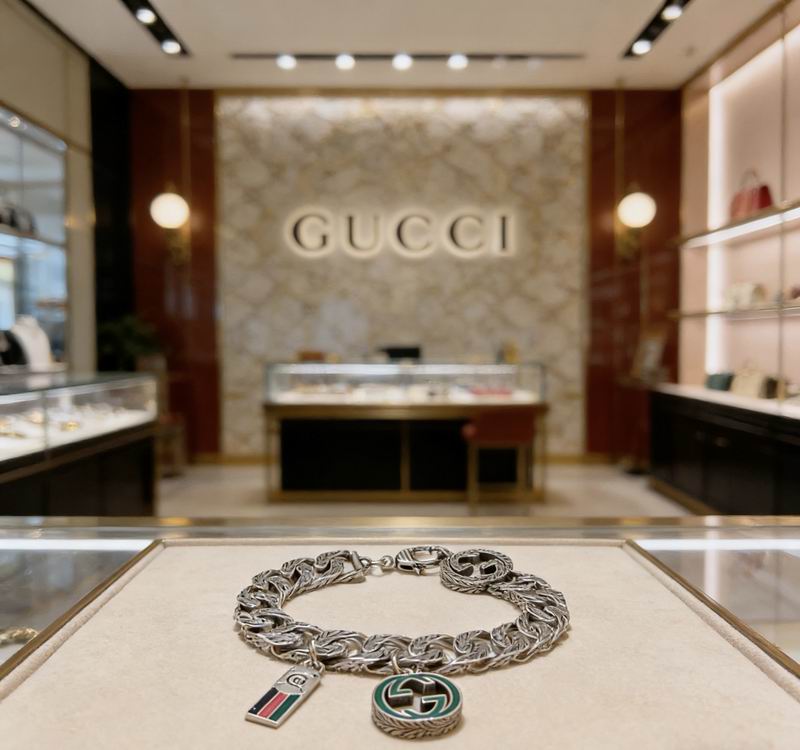Gucci Suits 0409